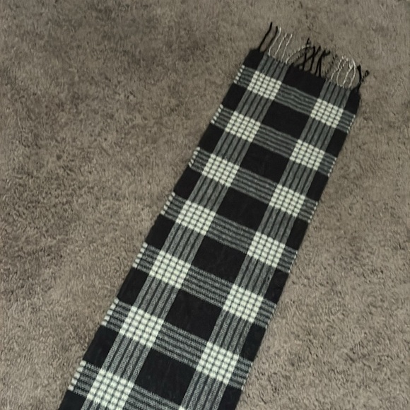 Scarf-Gray Tones Plaid-8x67-EUC-Acrylic - Picture 10 of 14